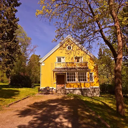 Daire Room's House 11 *