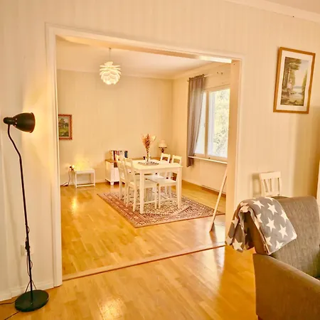 Apartment Room's House 11 *