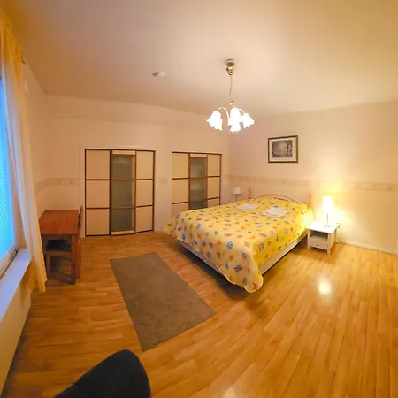 Room's House 11 Apartment